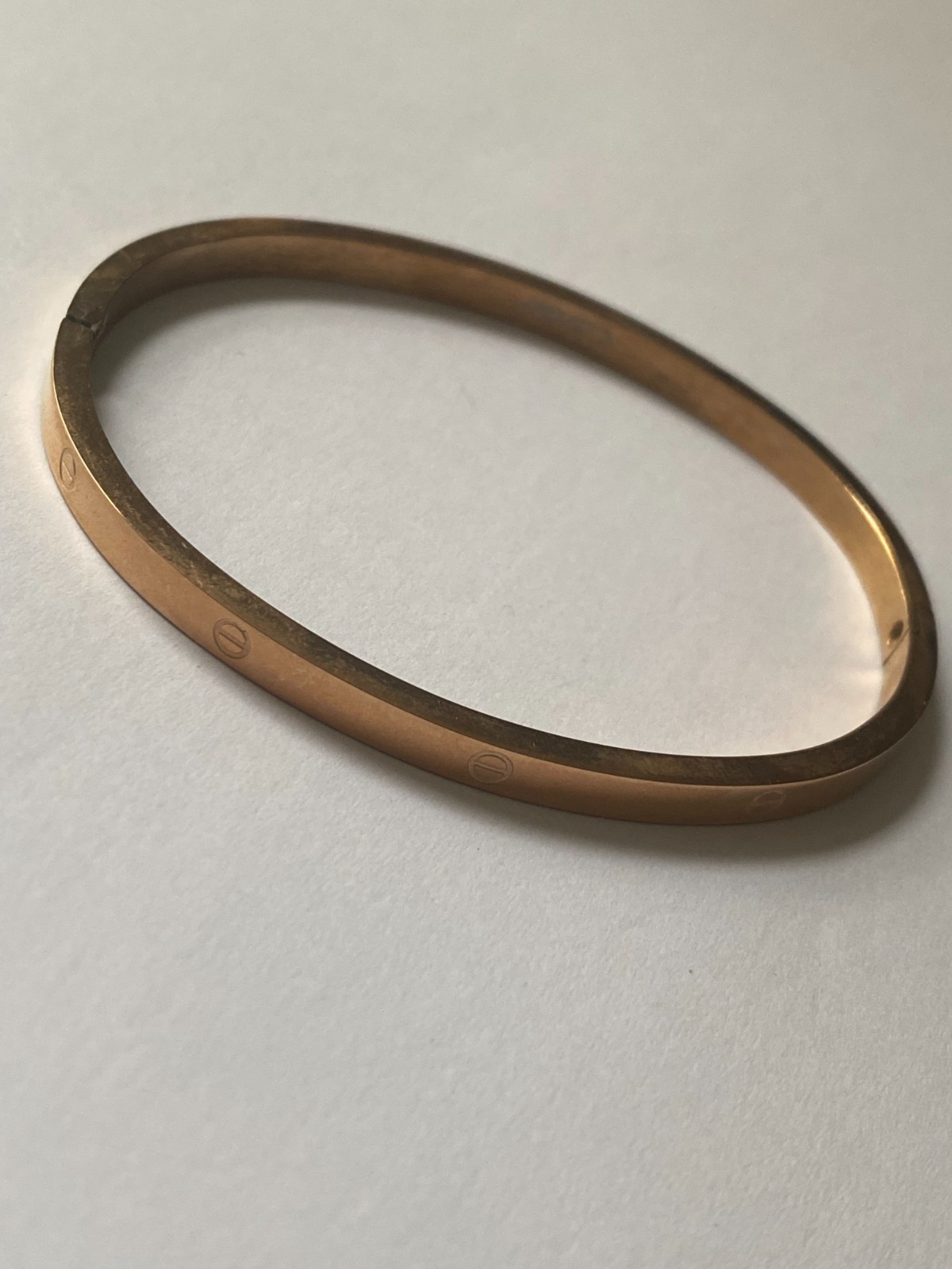 2 brass bracelets, in yellow and white gold tones, L, very good condition