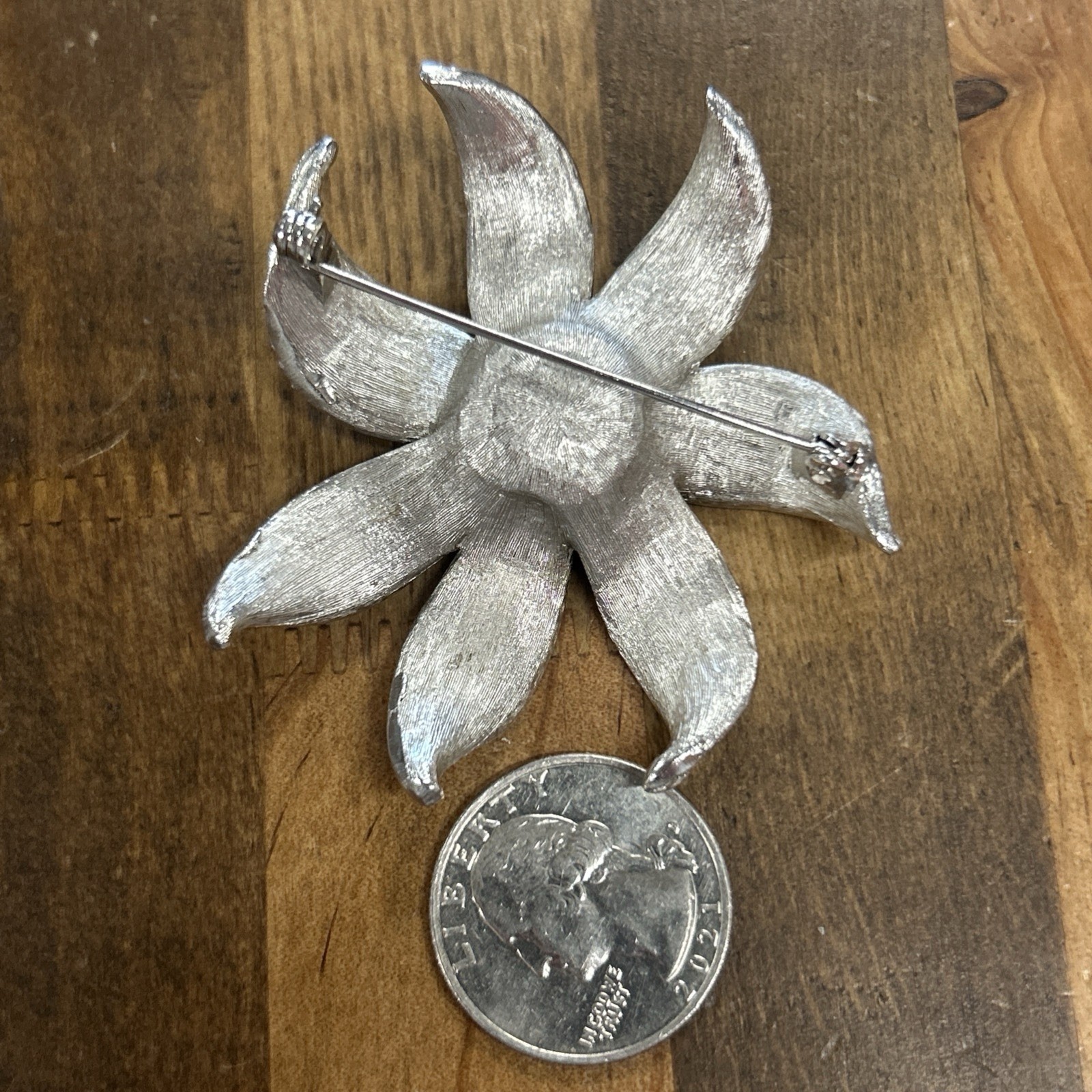 Satin Brushed Silver Tone Vintage 1960s Daisy Flower Brooch