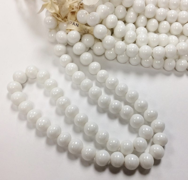 1 POUND (600+PCS) VINTAGE JAPANESE GLASS CHERRY BRAND WHITE 8mm ROUND BEADS 4000