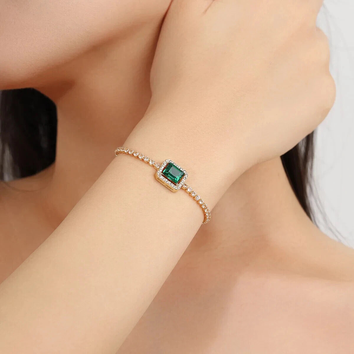 Luxury Inlaid Rhinestone Women’s Bracelet Exquisite Vintage Emeralds