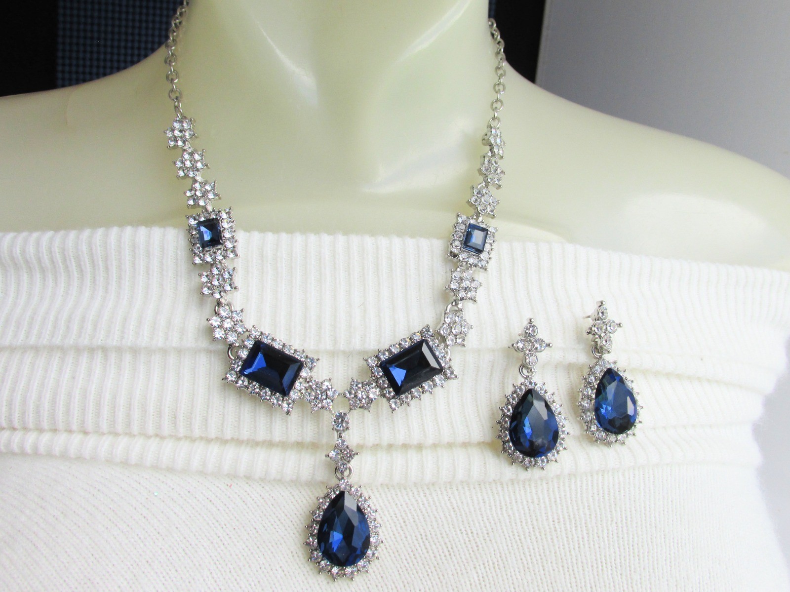 Stunning Sapphire Blue & Clear Rhinestones Pendant Necklace Earring Set