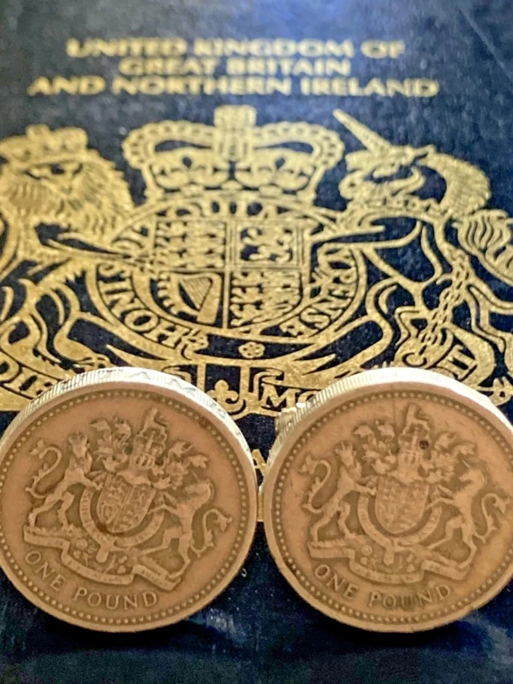 Vintage British One Pound Coin Cufflinks – Royal Coat of Arms – Handmade UK Coin