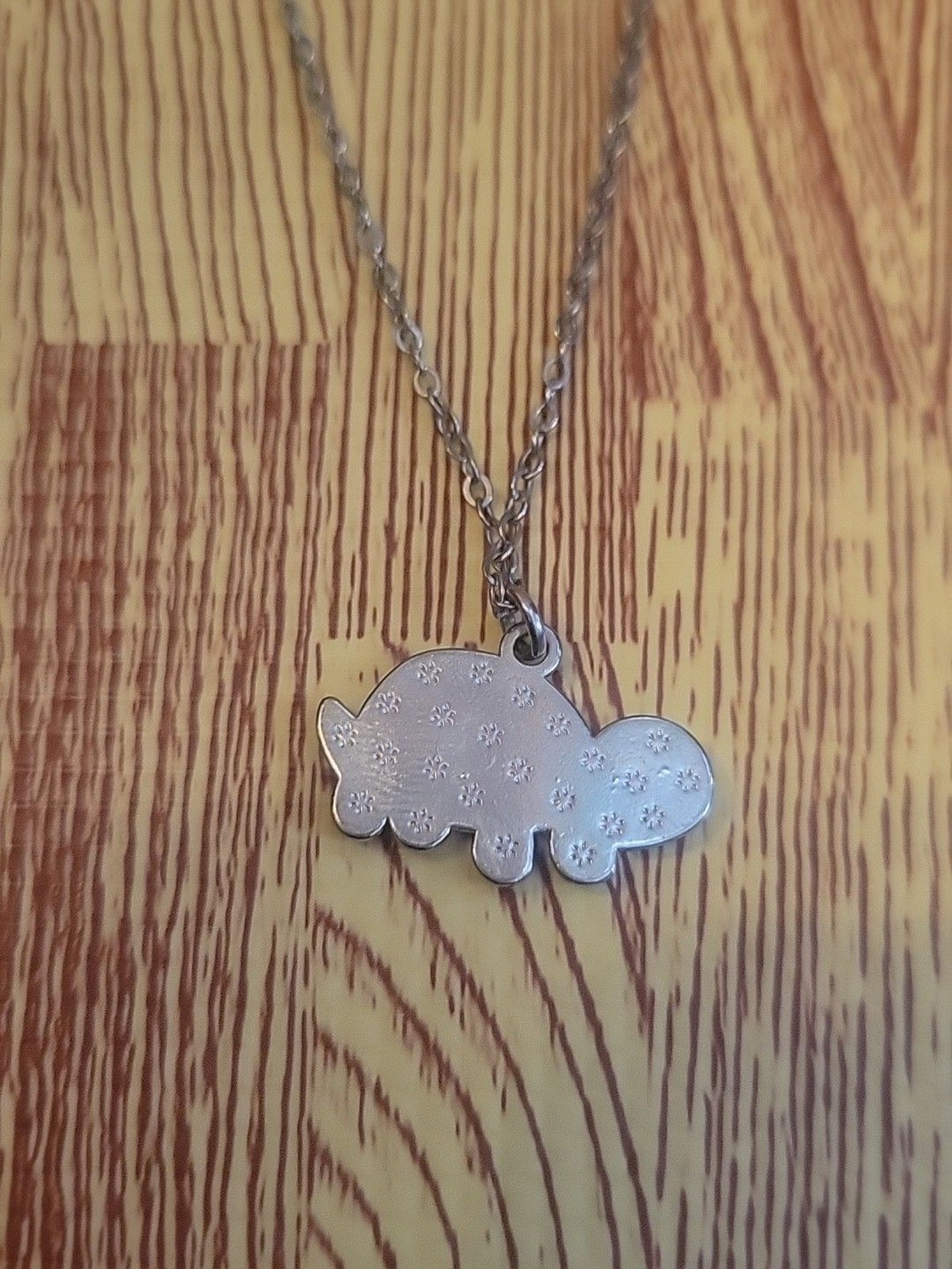 Vintage Silver-Toned Green Enamel Turtle Charm Pendant – Modern Fashion Jewelry