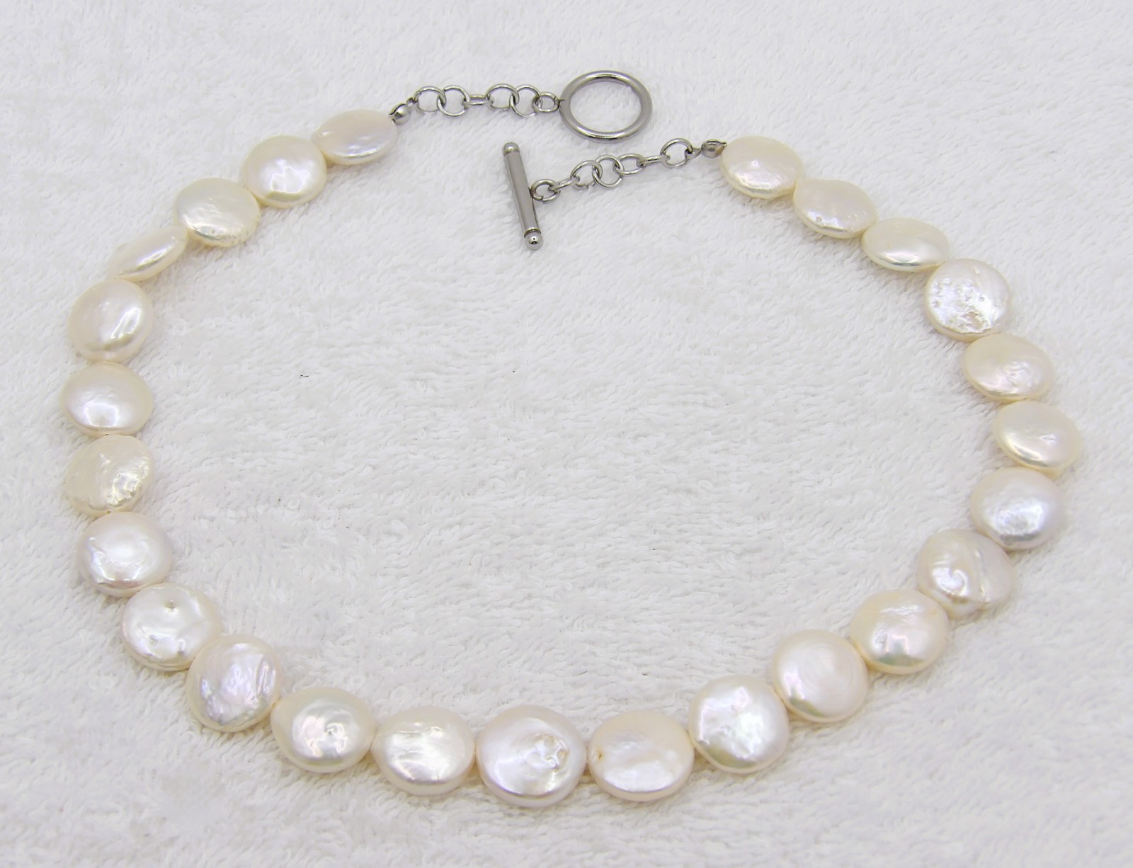 17 inches long White Coin Genuine Freshwater Pearl Necklace Jewelry NK613