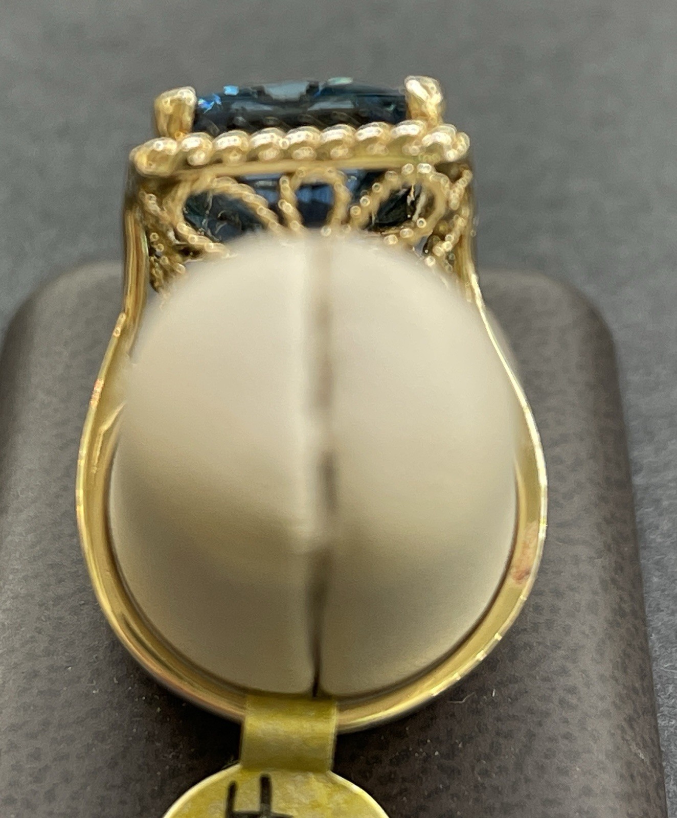 10K Yellow Gold Square Blue Stone Women’s Ring, sz 9.25