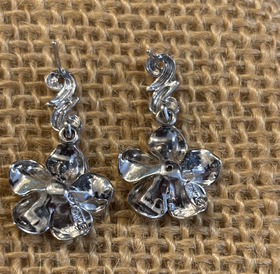14 Karat Solid White Gold Hawaiian Heirloom Plumeria Flower Earrings 4.4g