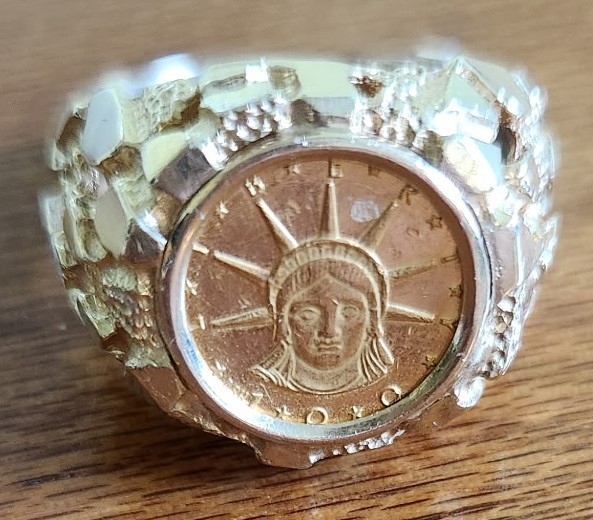 Vintage 1986 Men’s Solid 14K Gold Nugget Ring with Gold Statue of Liberty Coin