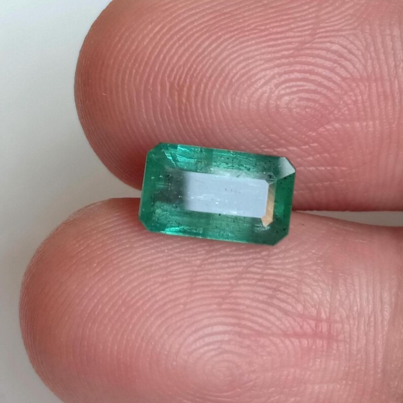 2.25 Ct Blueish Green Zambia Emerald Cut Minor Oil Emerald For Jewelry Ring