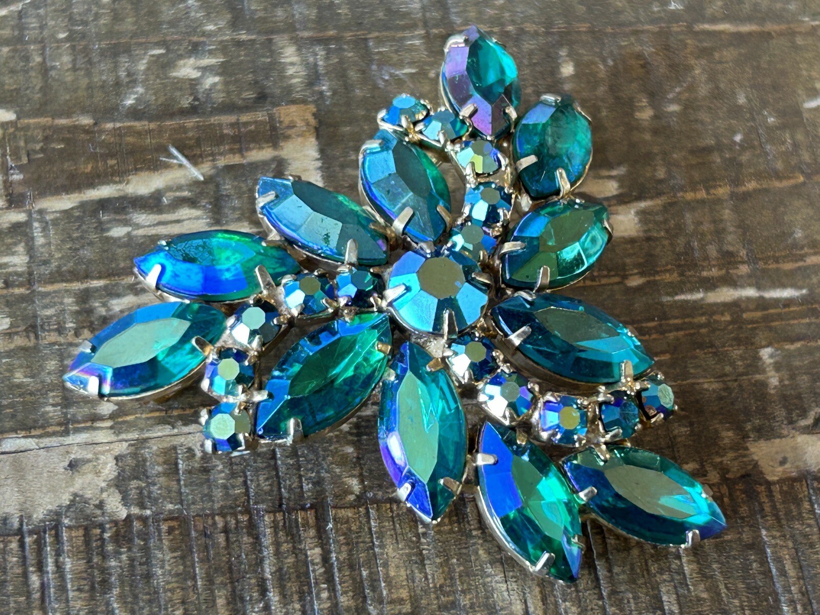 Vintage Emerald Green AB Rhinestone Brooch Unsigned Designer Juliana ? Weiss ?