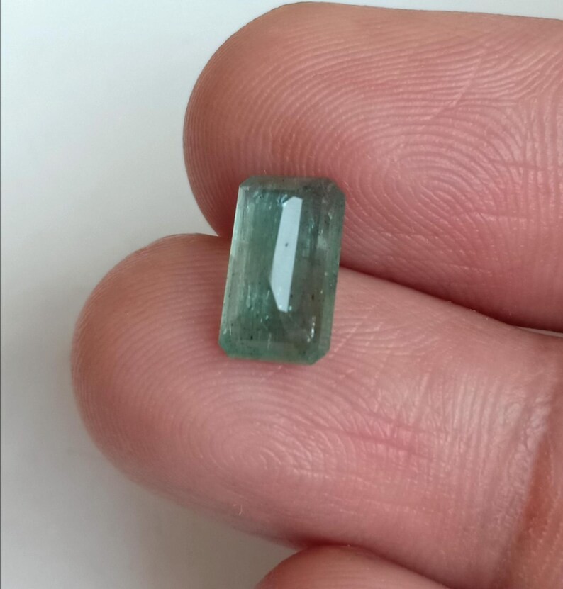 2.25 Ct Blueish Green Zambia Emerald Cut Minor Oil Emerald For Jewelry Ring