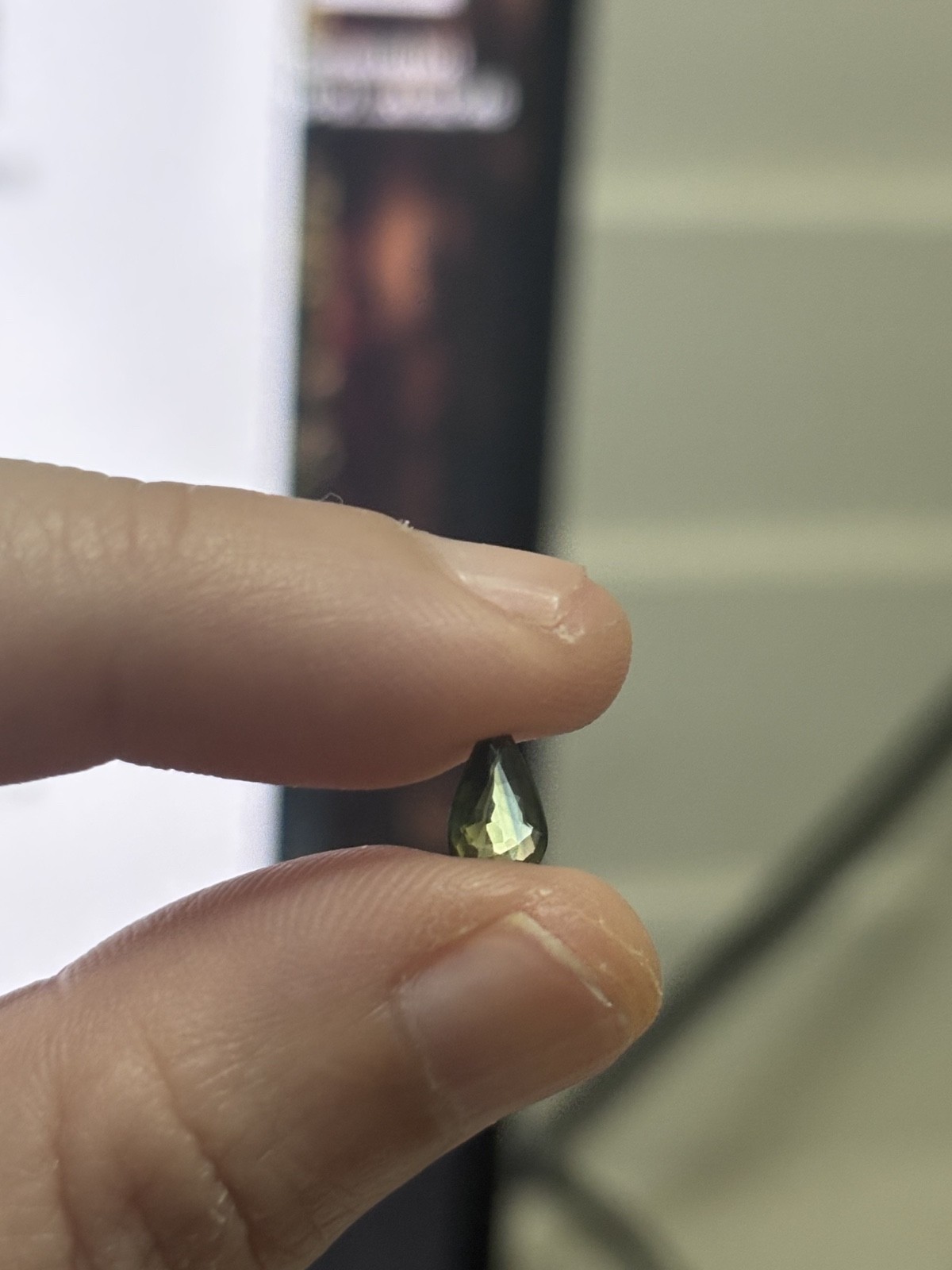 RARE – Bi colored SAPPHIRE Greenish-Yellow 0.70 CT No heat BANGKACHA THAILAND