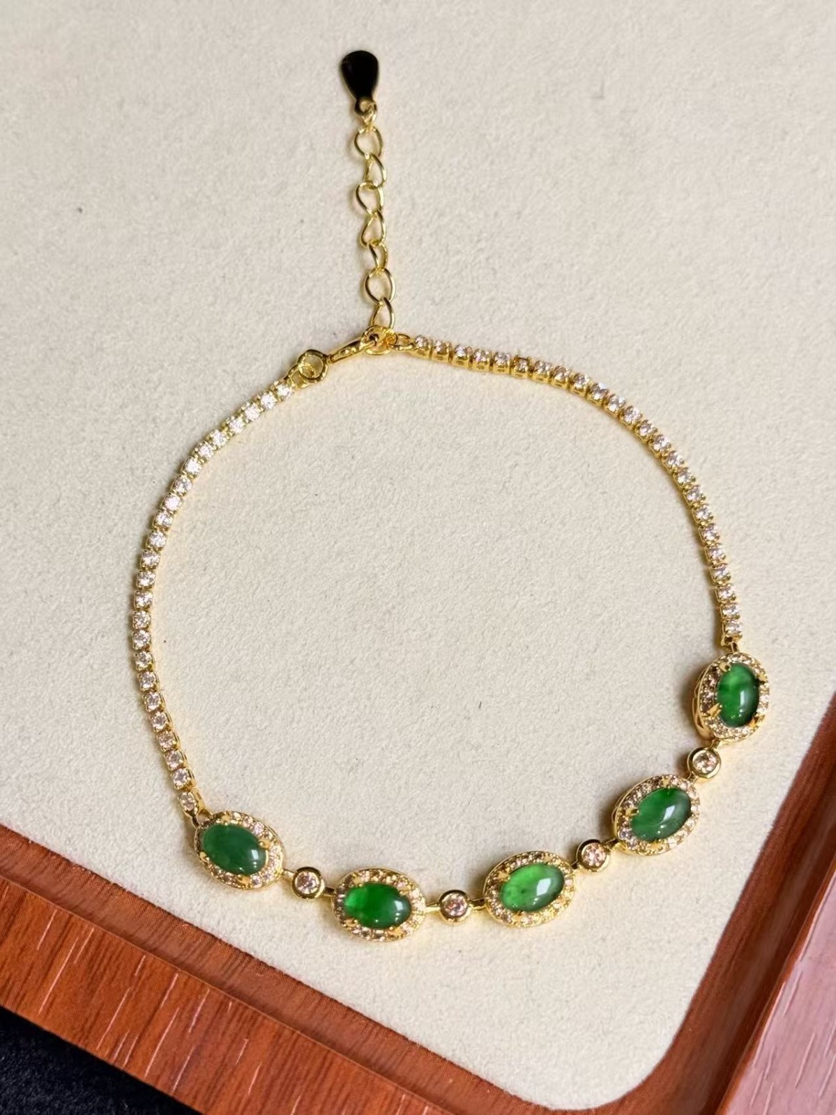 Top Natural Imperial green jadeite bracelet