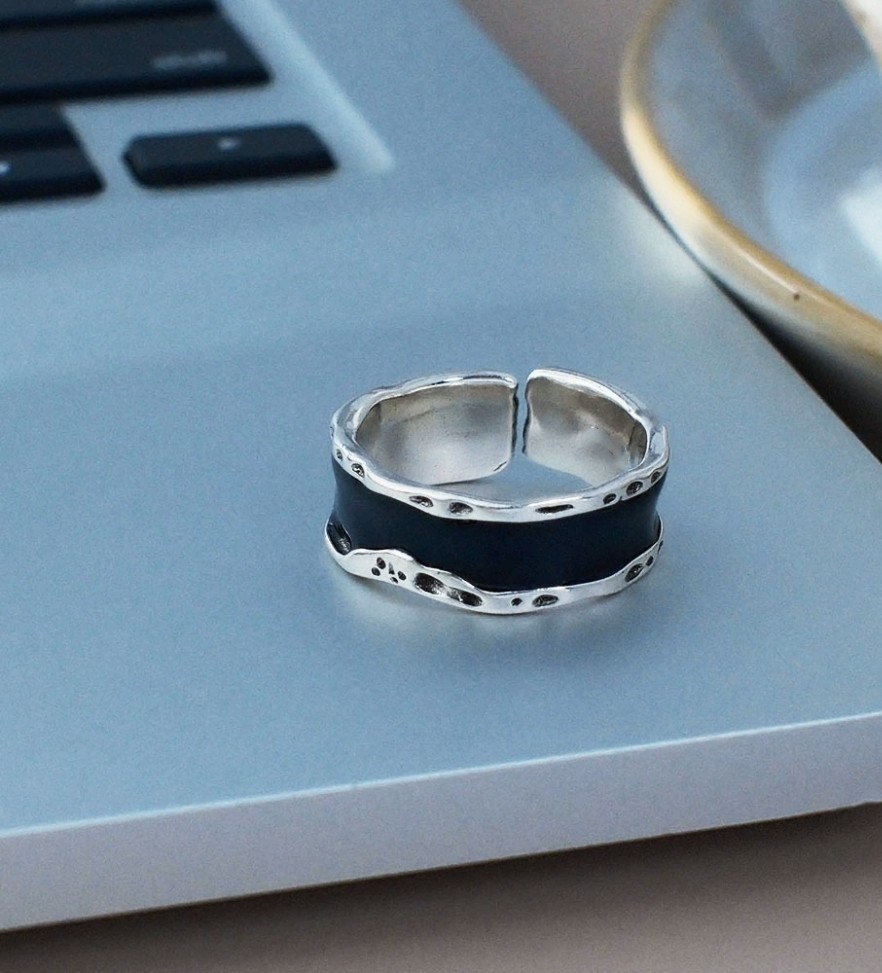 Women’s Bright Black Enamel Hammer Edge Silver Plated Alloy Fashion Open Ring