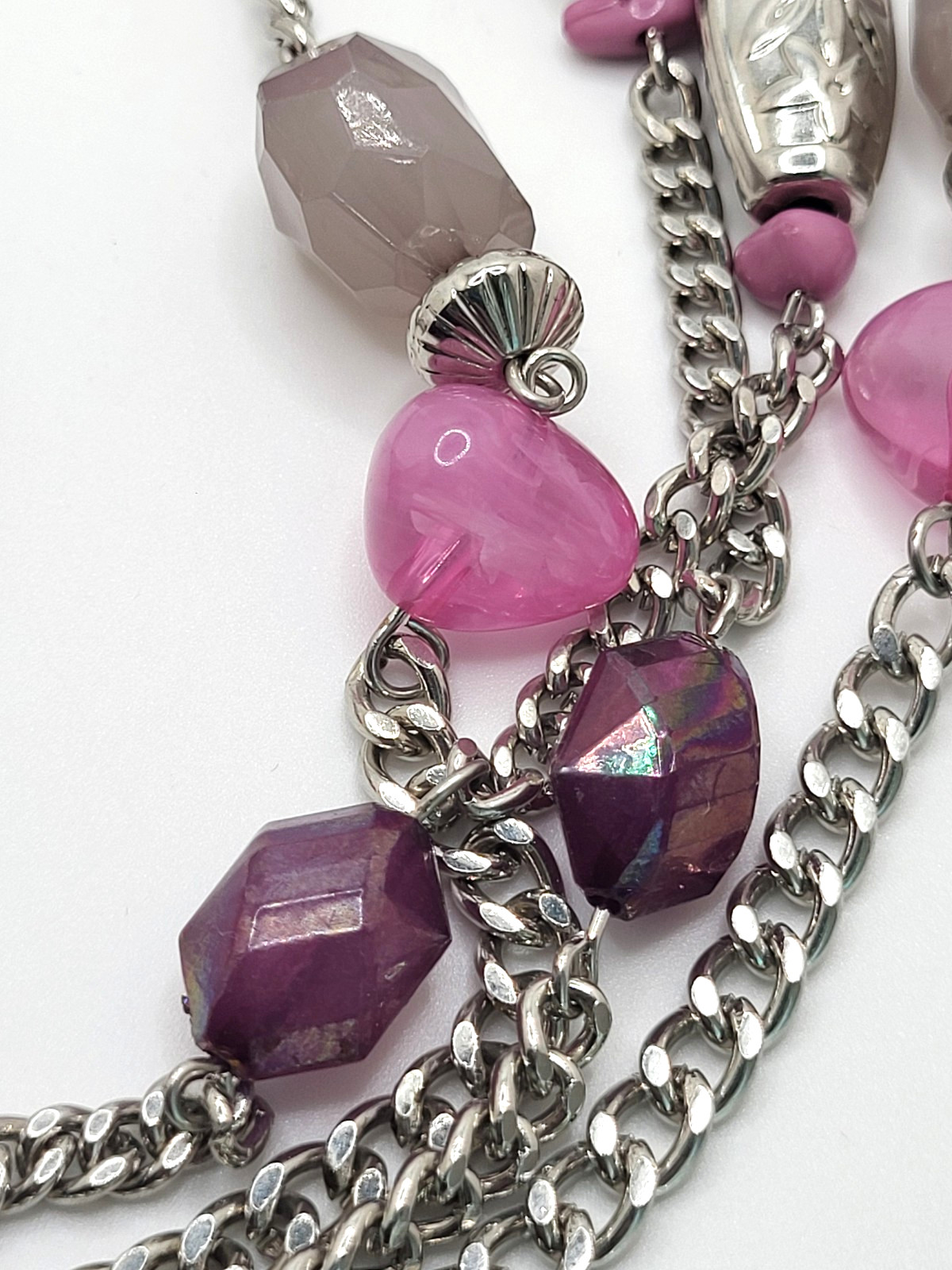 Long Acrylic Beaded & Etched Metal Bead & Curb Chain Necklace Unsigned 34″