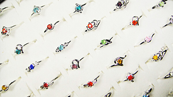 100Pcs Wholesale Lot Silver Plated Alloy Ring Women Mix Color Rhinestone Jewelry