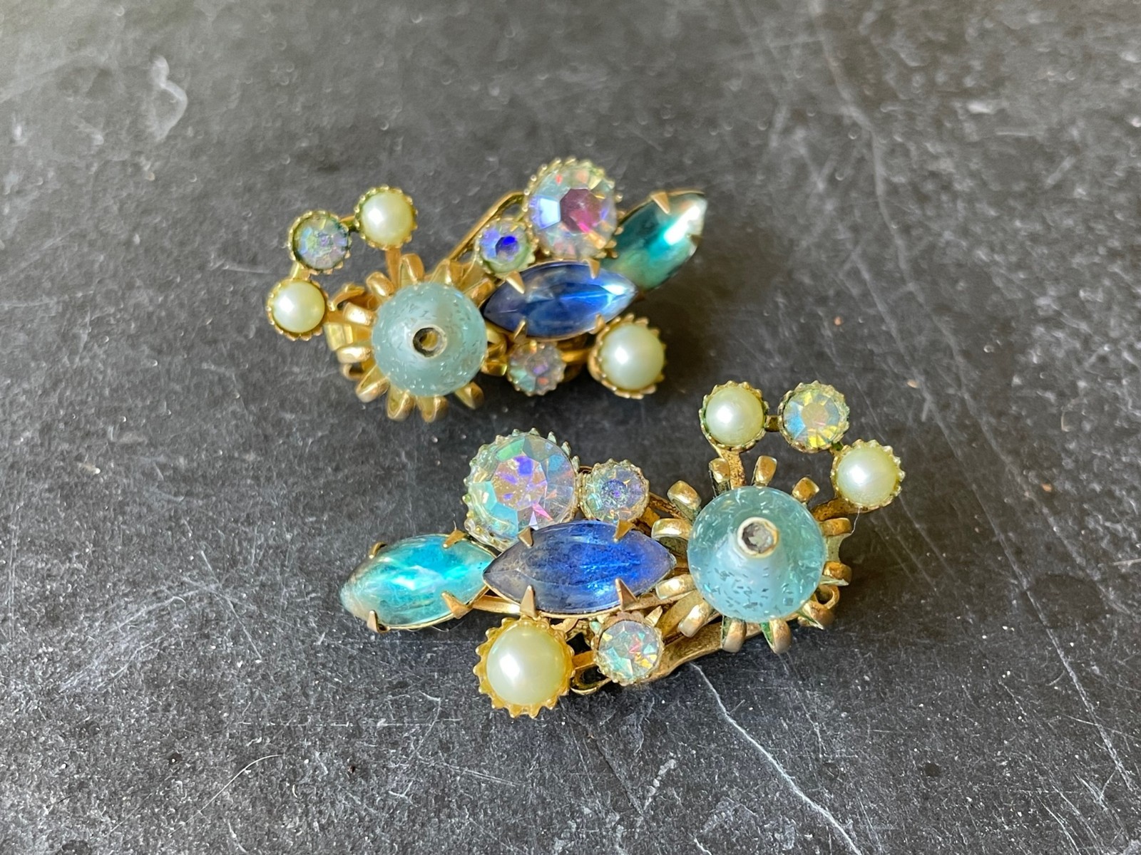 Vtg Unsigned Designer Estate Aqua Blue Climber Clip Earrings Marquise Quality