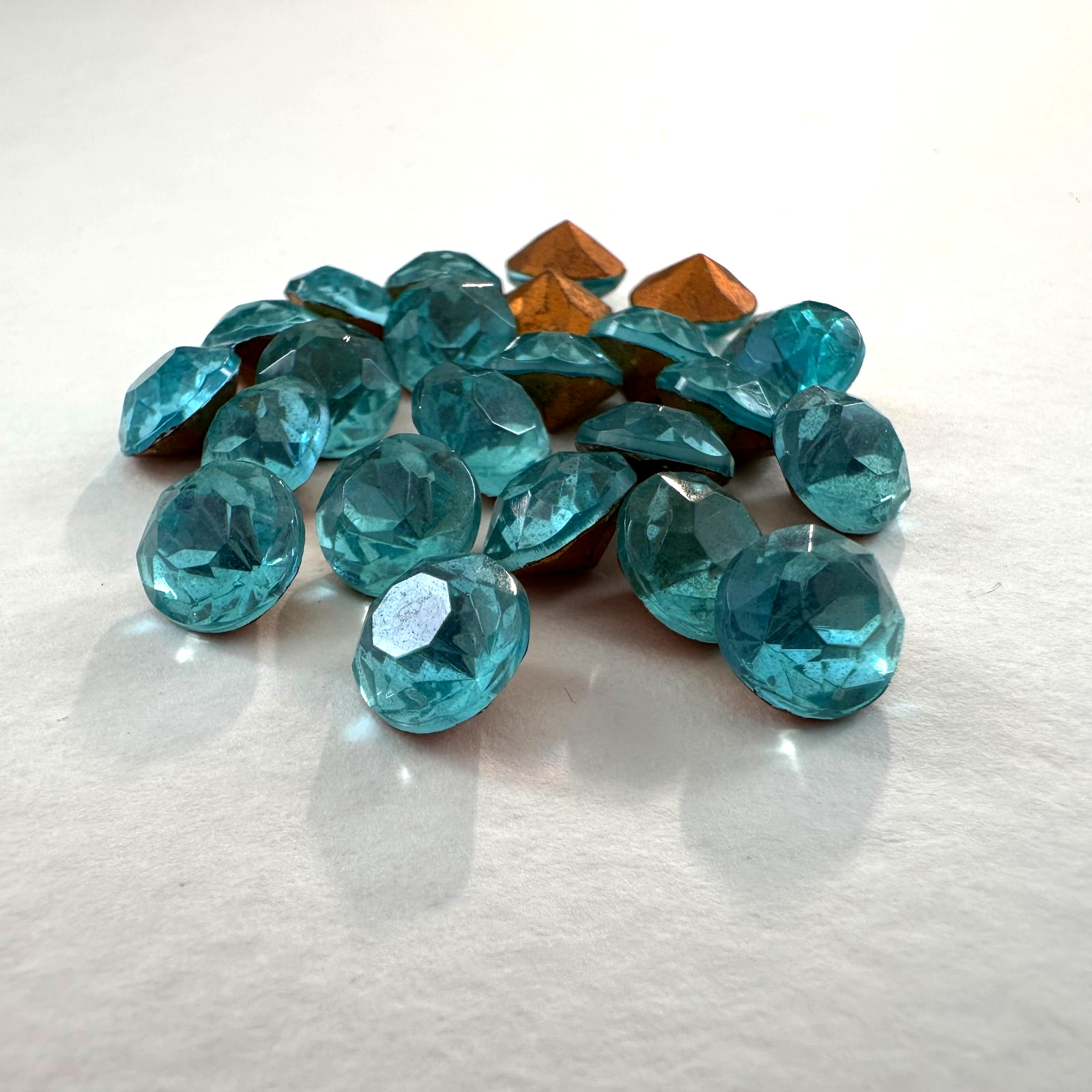 G87 Vintage glass stones SS40(8.5mm) round aqua faceted gold foiled (24)