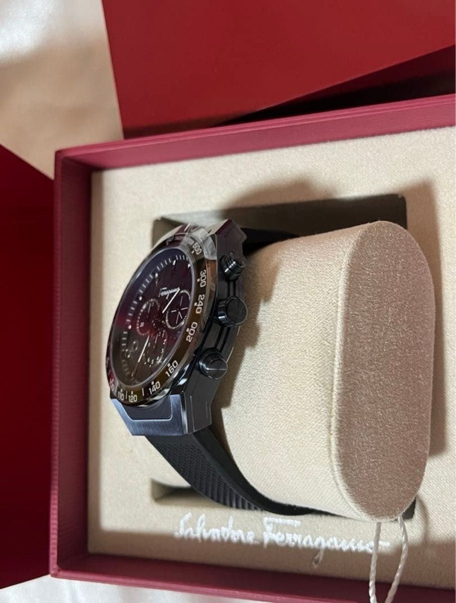 Regular 214 500 yen Brand New Swiss Made Ferragamo Chronograph Quartz Watch