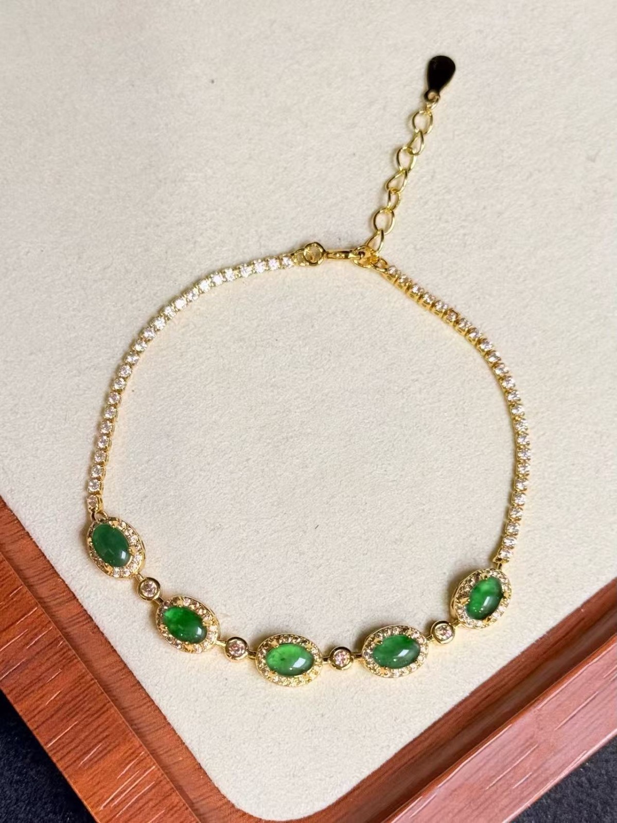 Top Natural Imperial green jadeite bracelet