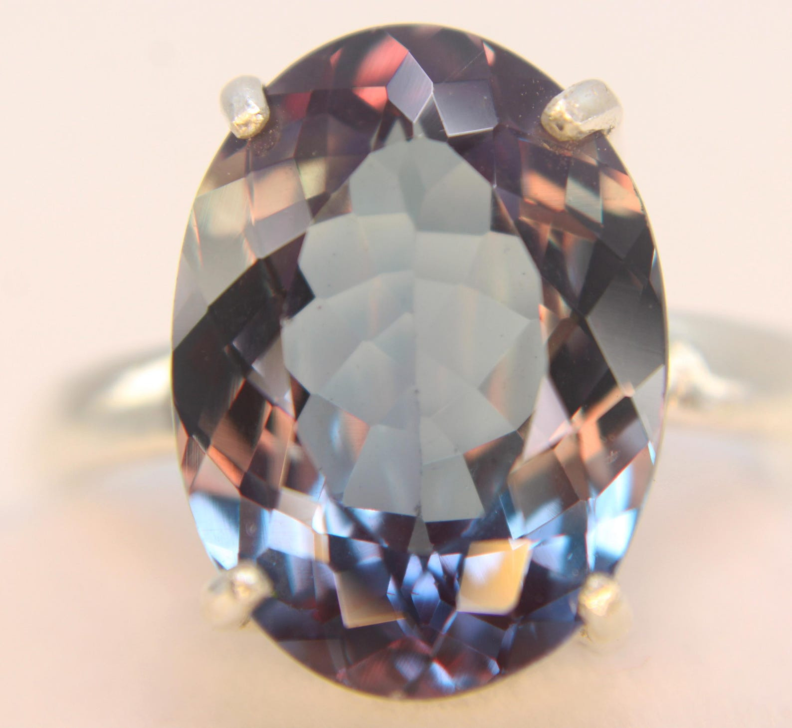 10 Ct Elegant Alexandrite Solitaire Ring – Vintage Jewelry- Crafted 925 Silver