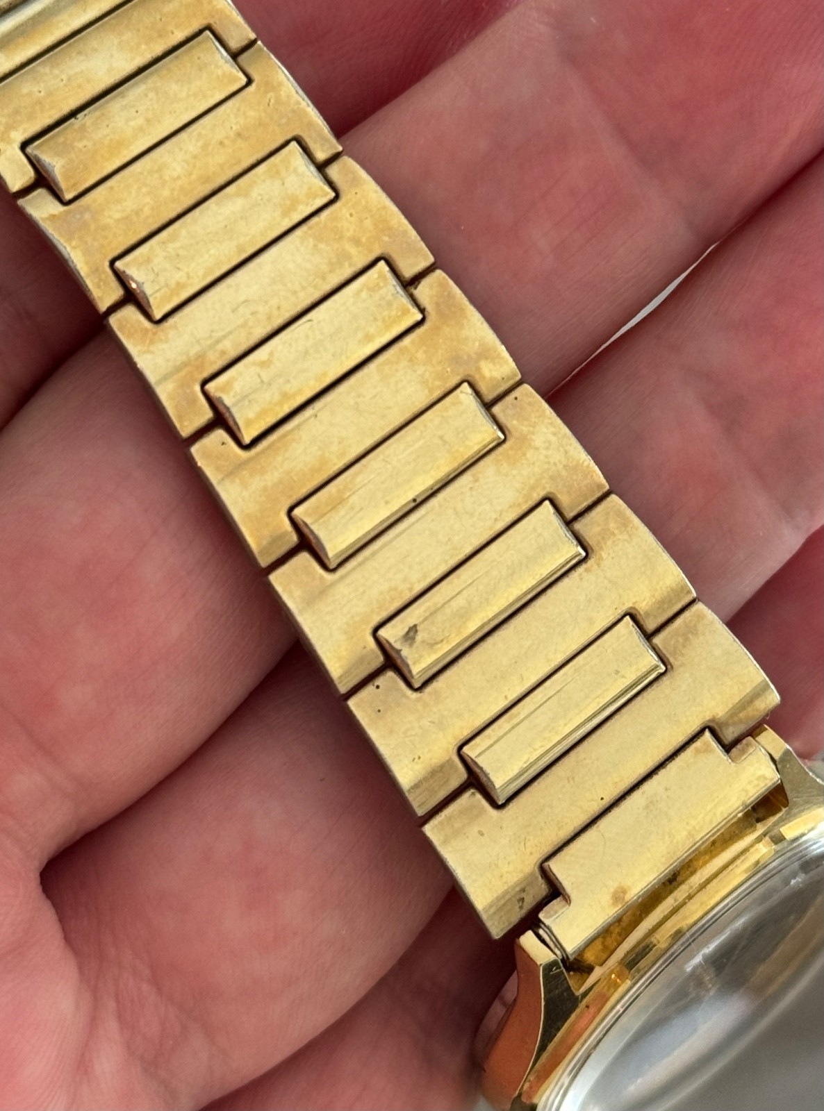 Vintage 1983 Caravelle (by Bulova) Day/Date Quartz Watch w/Box & Cushion – RUNS!