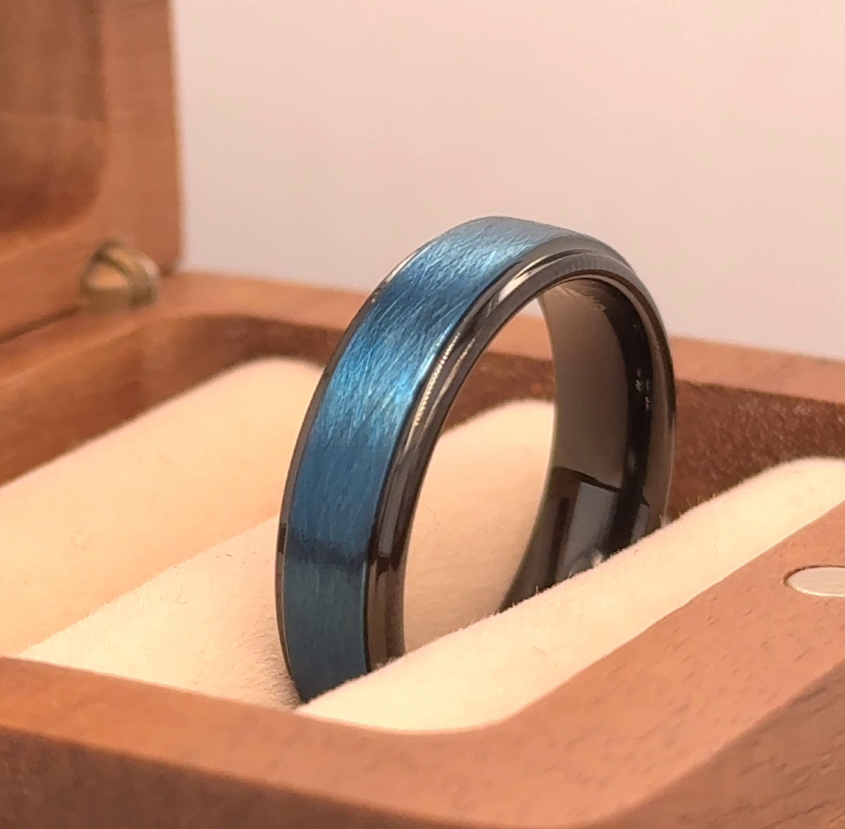 Wire Satin Brushed Finished Center Black Tungsten Wedding Rings Blue Ion-Plated