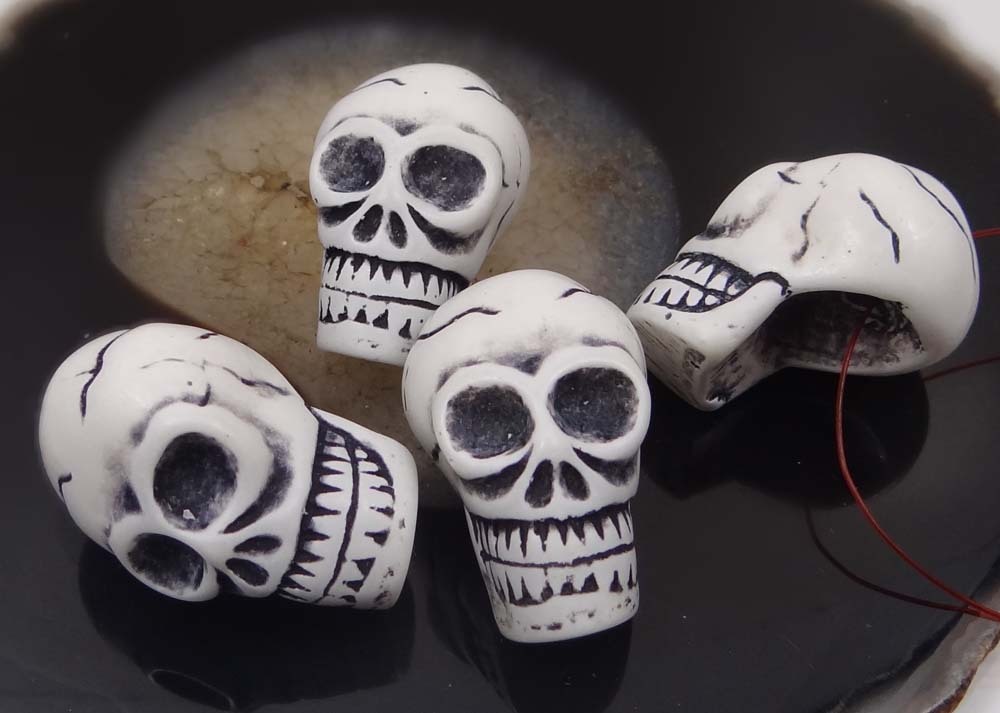 30mm Large Skull Antique style Resin Bone Pendant Beads (4)