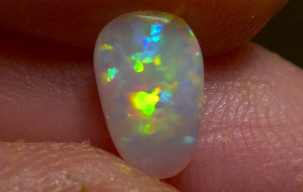 0.87cts Solid Lightning ridge opal, stunning rainbow fire *see video*