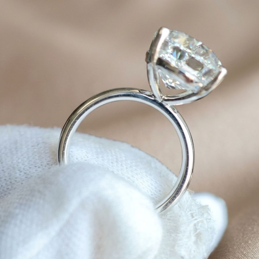 5.00Ct Oval-Cut VS1 Lab Grown Diamond Wedding Engagement Ring 14k White Gold