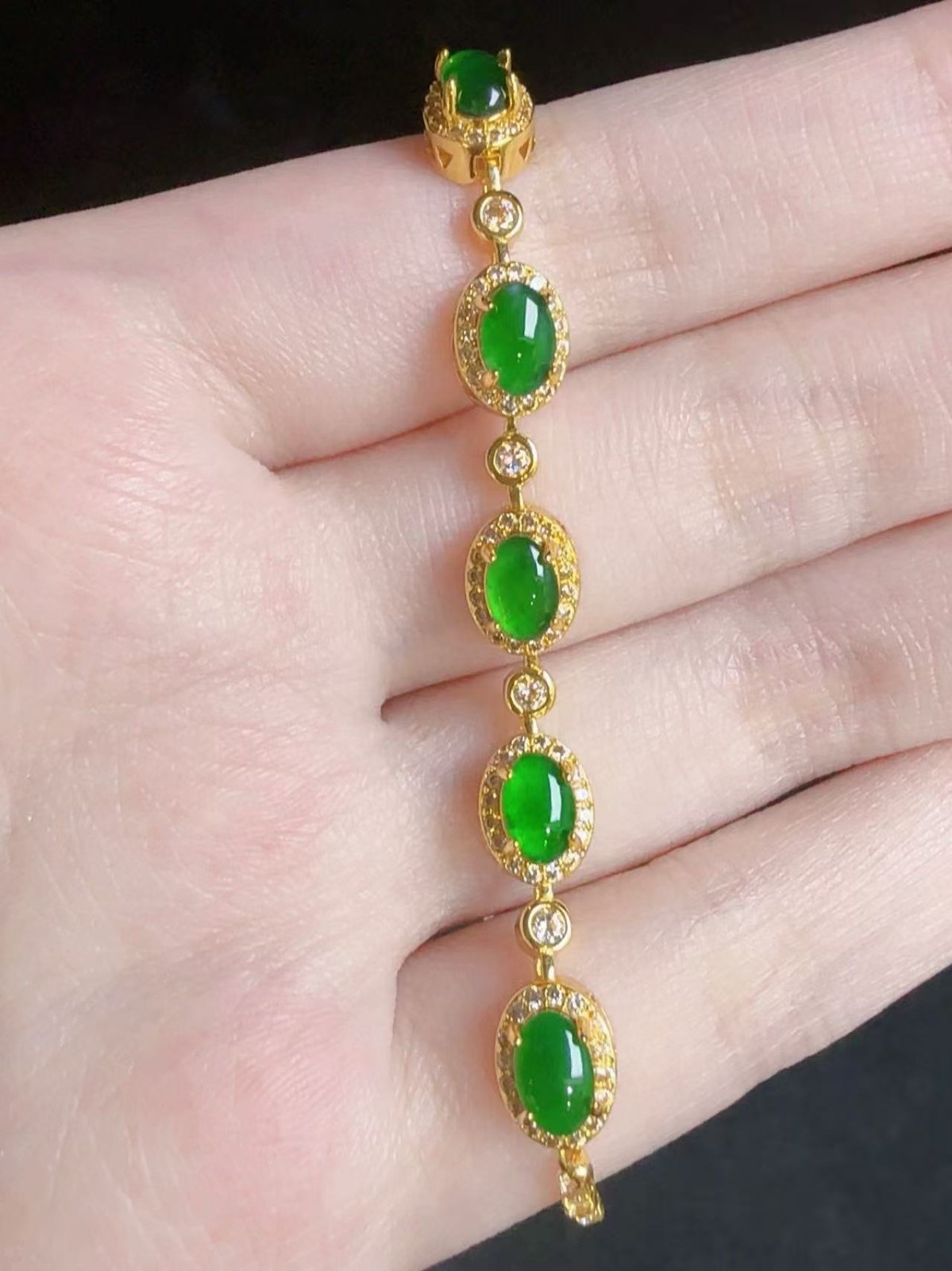 Top Natural Imperial green jadeite bracelet