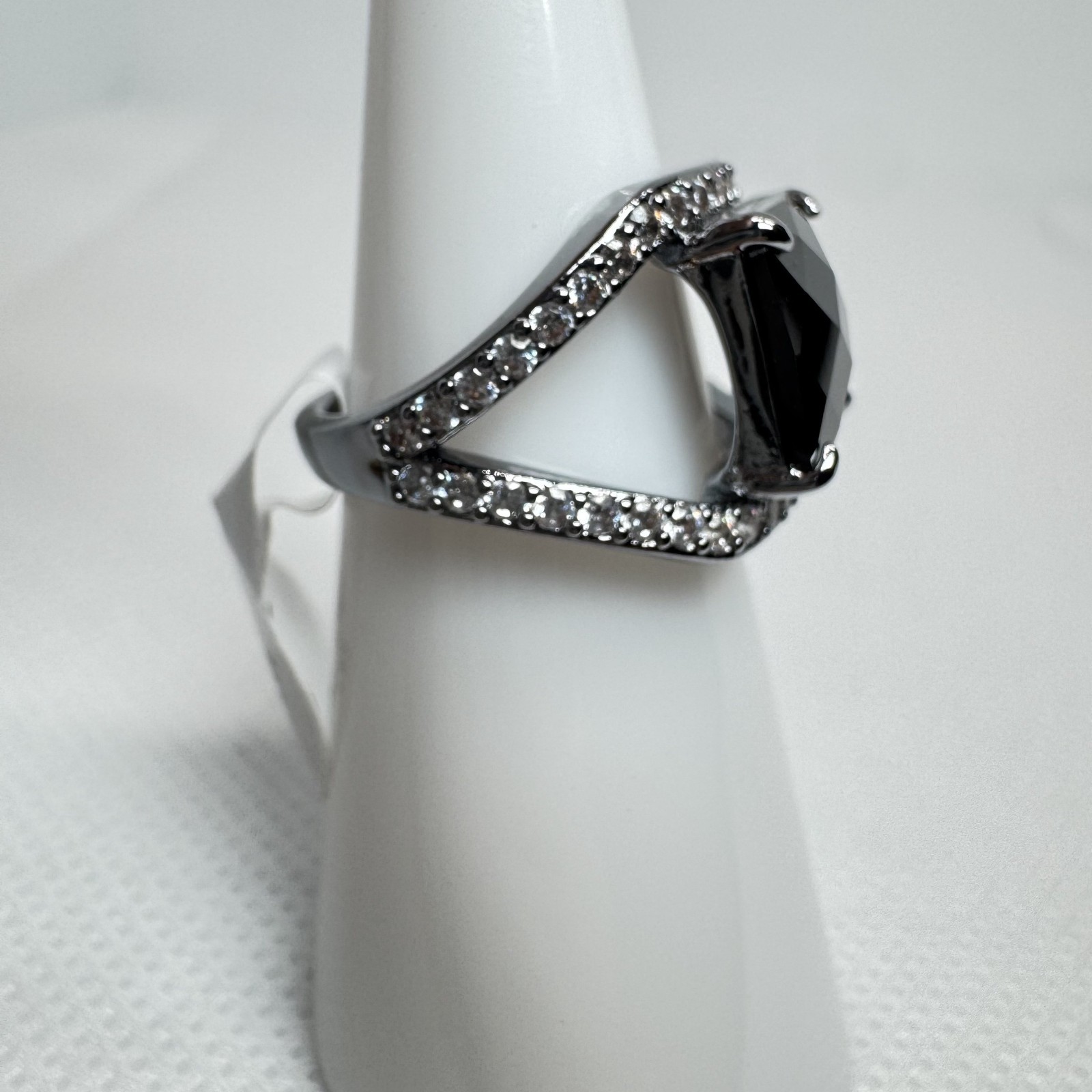 Size 5 Bomb Party Untamed Ring – RG15949 Entwined Desire – Hematite Plating