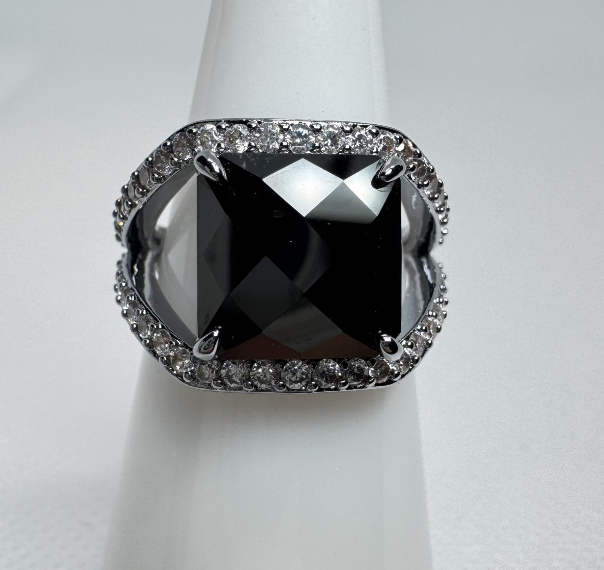 Size 5 Bomb Party Untamed Ring – RG15949 Entwined Desire – Hematite Plating