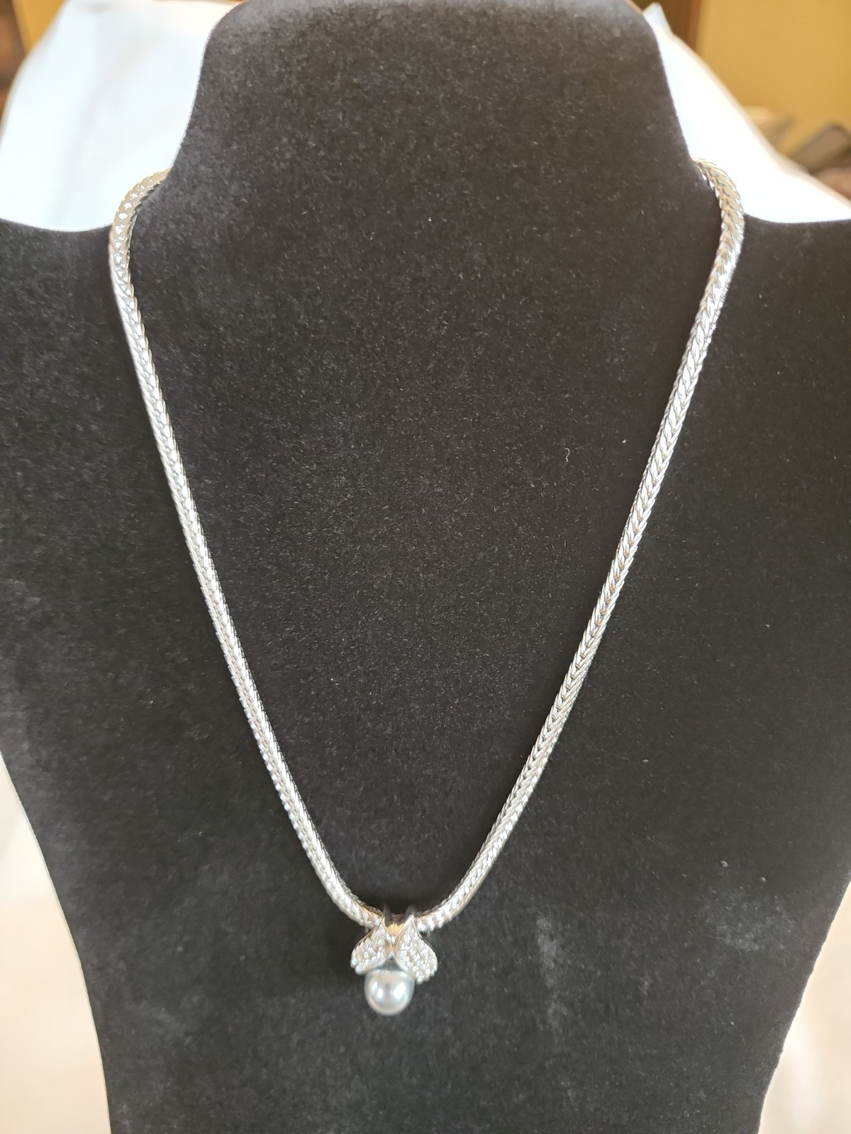 Silver Tone Necklace