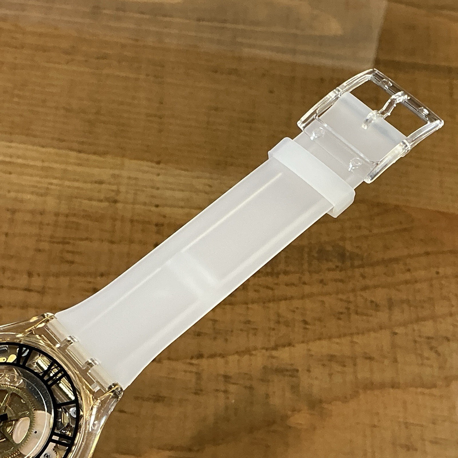 Skin – Ultra Thin – Gold Gears / Roman Numerals – 34mm