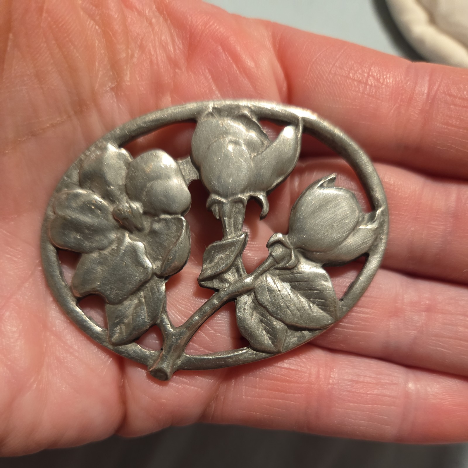 Vintage Pewter Canada 2″ Floral Rose Brooch Signed Pewter Canada Needs Pin!