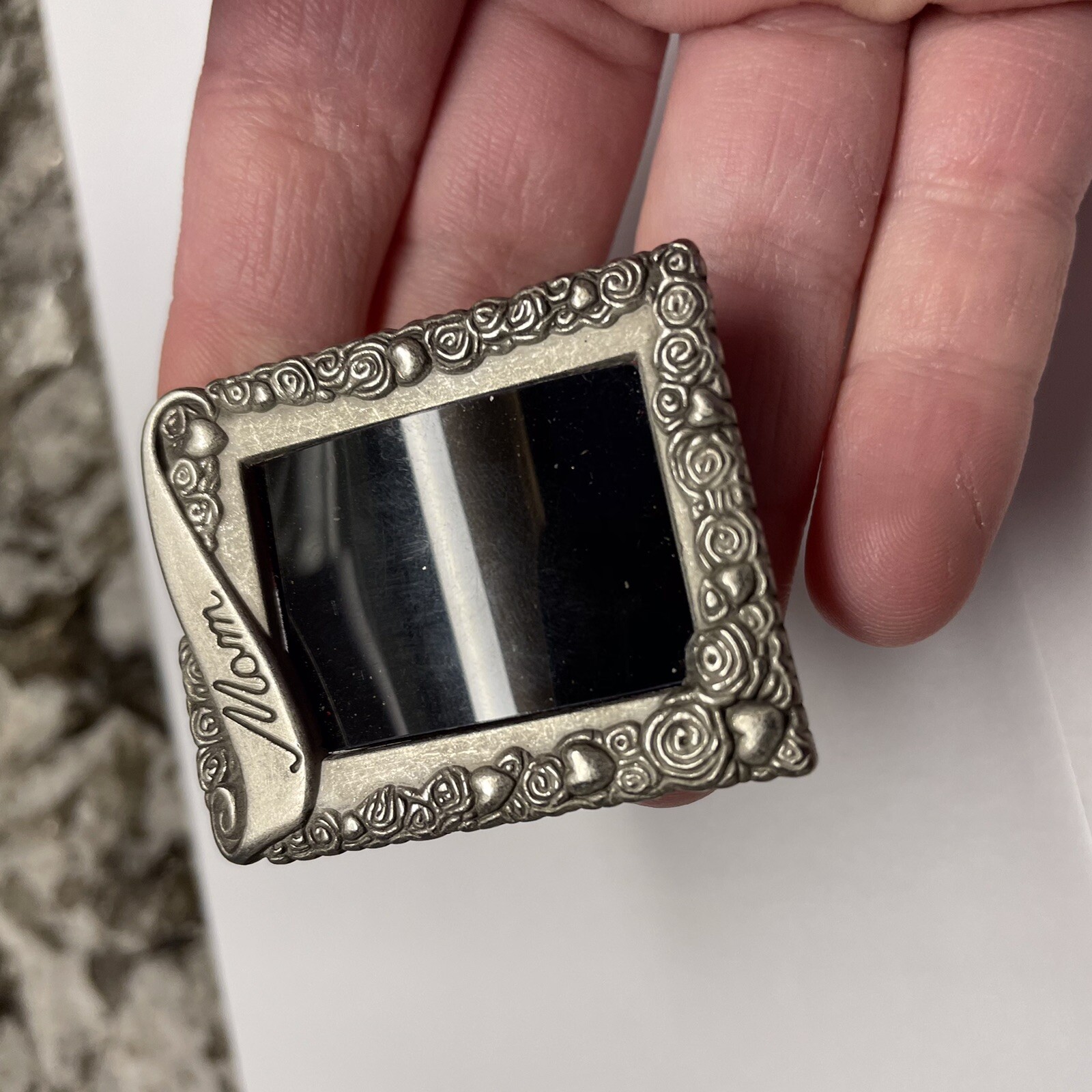 Brooch Pin Pewter Tone – MOM – Also Stands Up As A Picture Frame