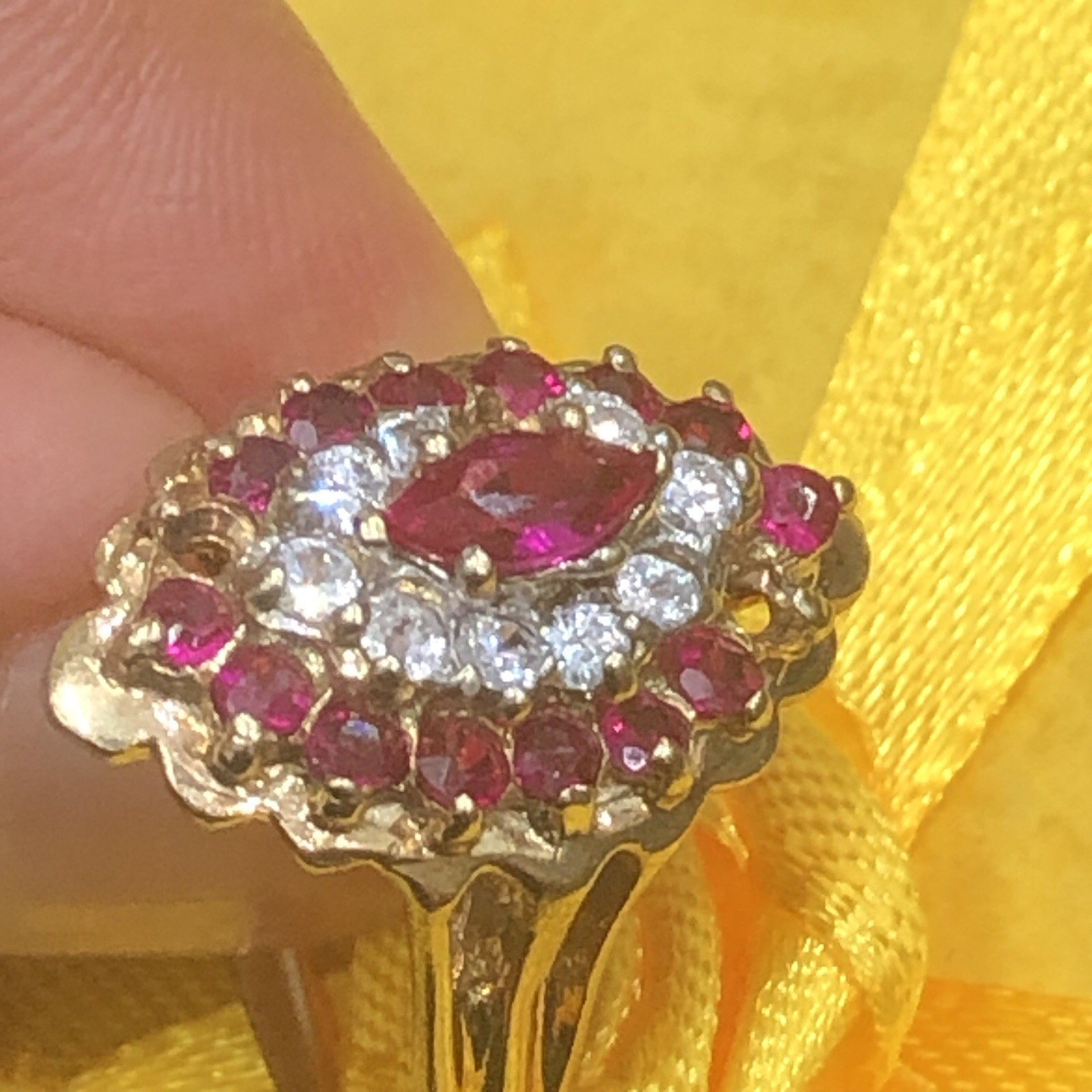 14KT YELLOW GOLD RING RED & WHITE GEMSTONES 1X1mm SIZE 5.5 WEIGHT 4.4g