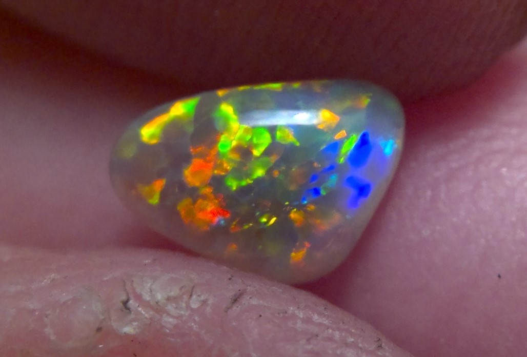 0.89cts Solid Lightning Ridge semi-black opal, extremely bright top gem + video