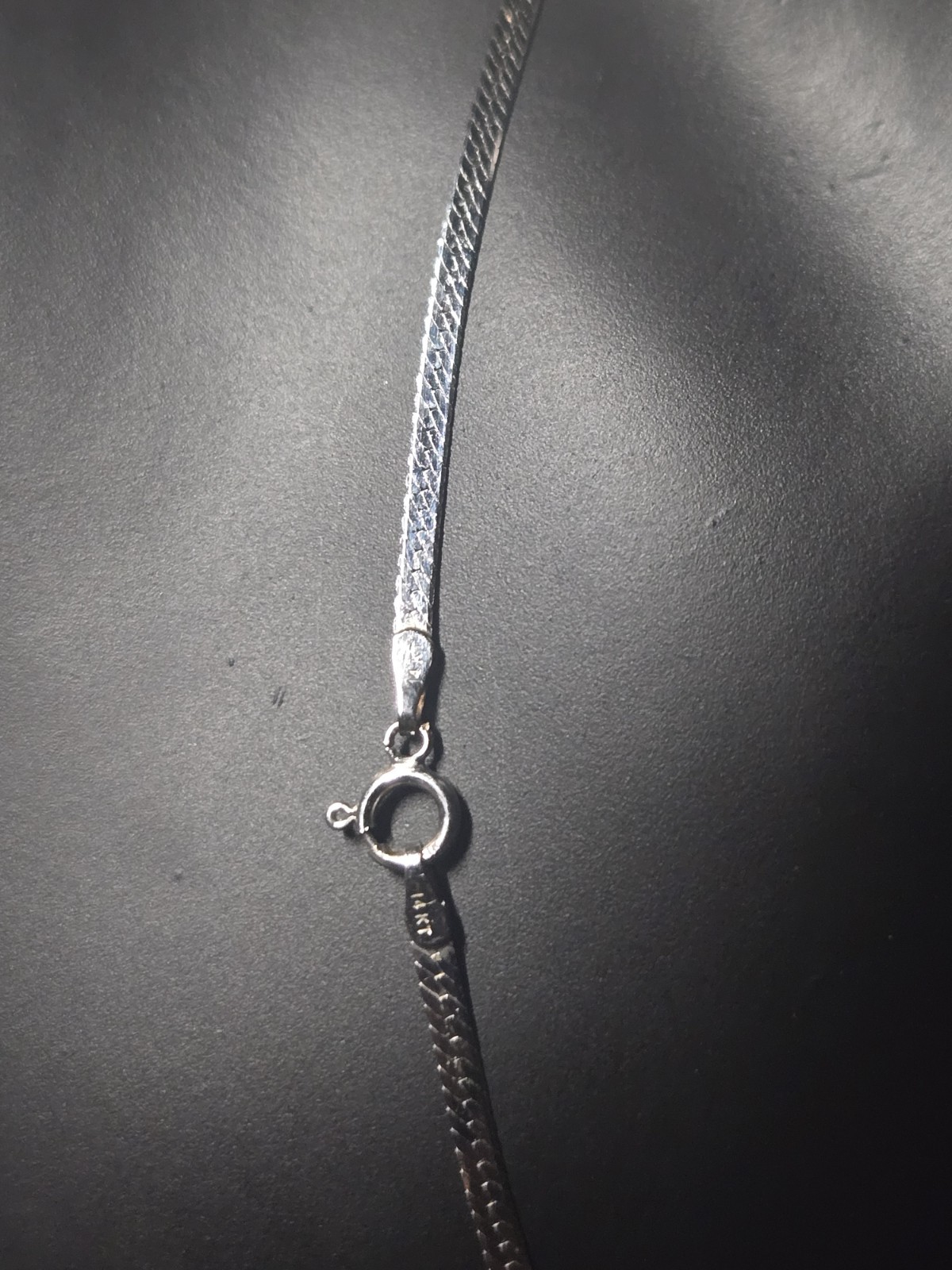 14K White Gold Herringbone Chain Necklace w Spring Ring Clasp 16″
