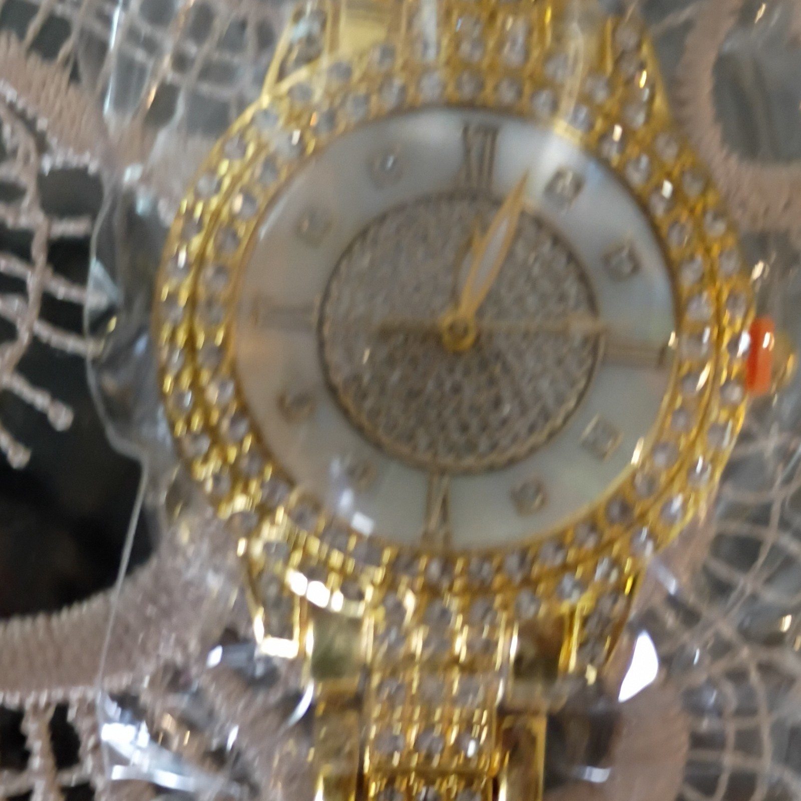 Women’s Gold Tone Analog Dress Watch Metal Bracelet Round White Roman Dial