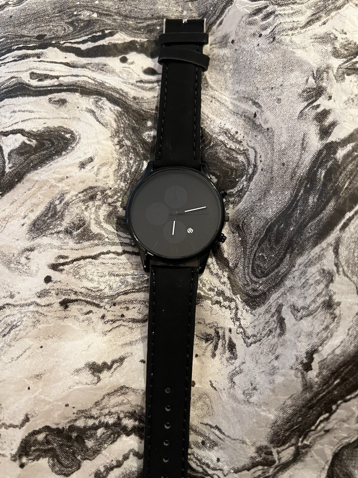 Minimalist Quartz Analog Watch Black Dial Case Leather Strap