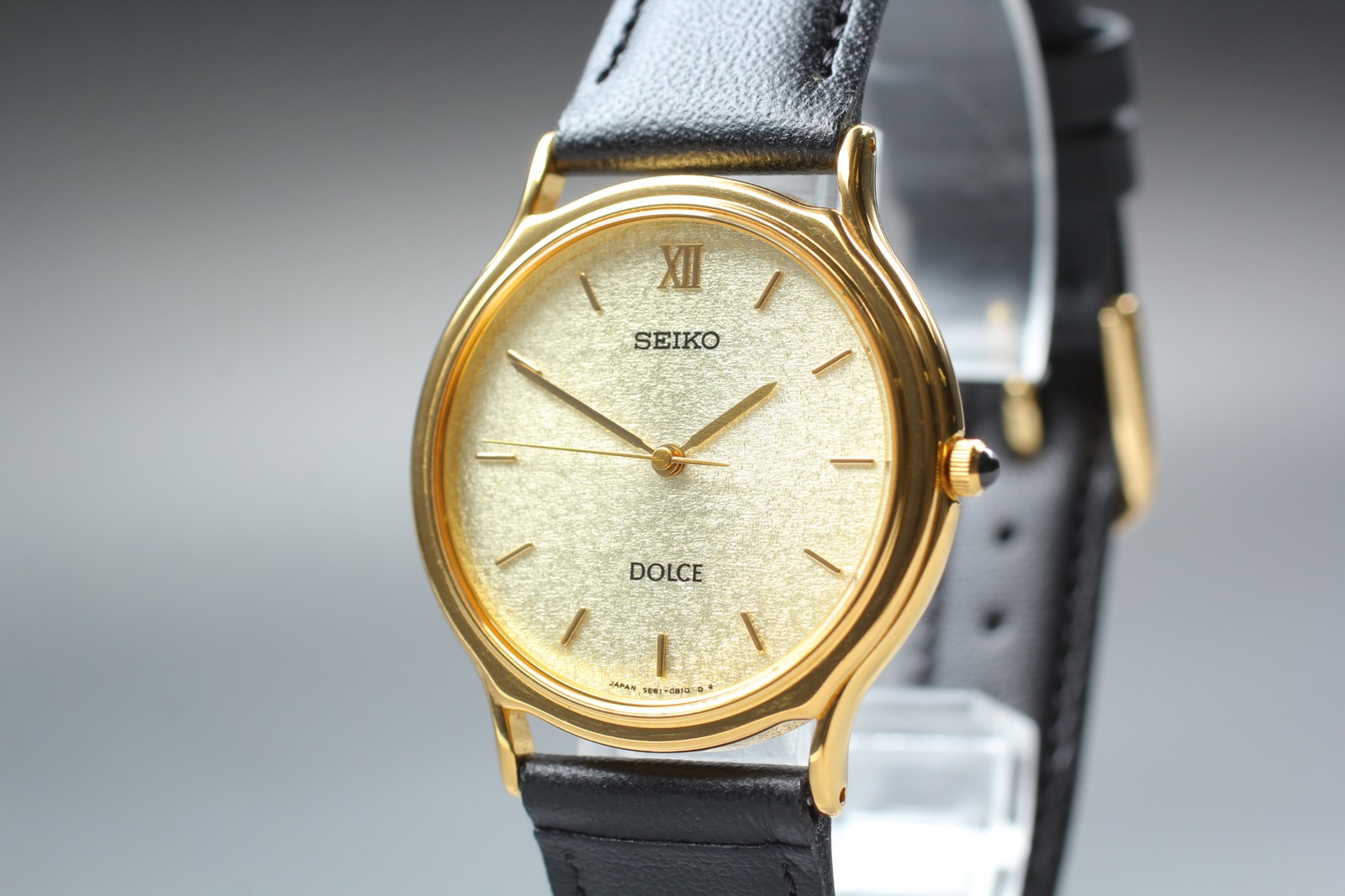 [Near MINT] Vintage Seiko Dolce 5E61-0A70 Gold Roman HAQ Quartz Mens Watch