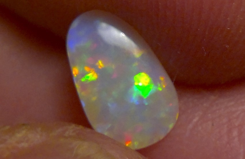 0.87cts Solid Lightning ridge opal, stunning rainbow fire *see video*