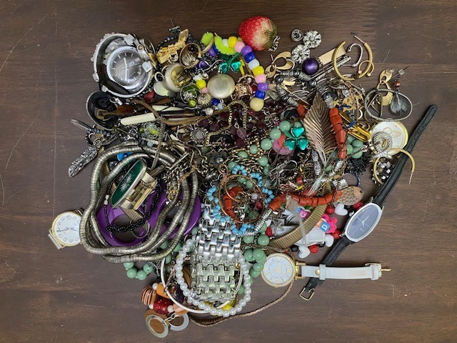 2.44 Pound Wearable Vintage To Modern Costume Jewelry Lot 100+ Pieces (H)