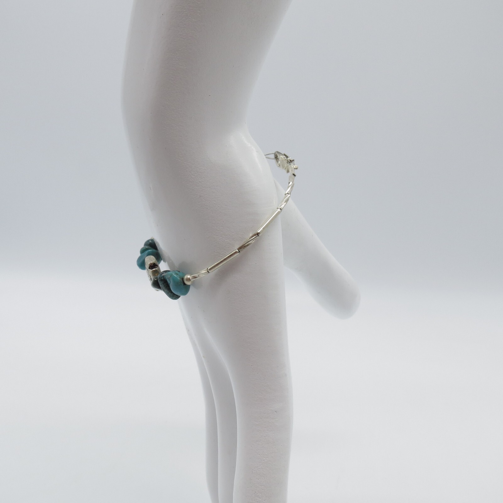 Turquoise Chip Beads Boho Bracelet Silver Tone Southwest Everyday Wear 6.25″