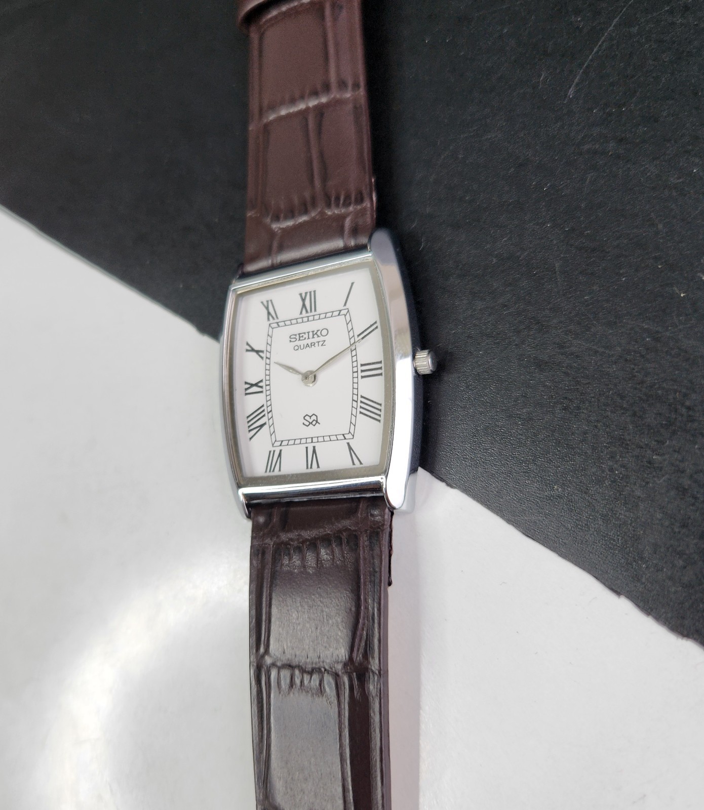 Vintage Seiko Slim Tank Quartz Men White Dial Dress Watch-Free Shipping.