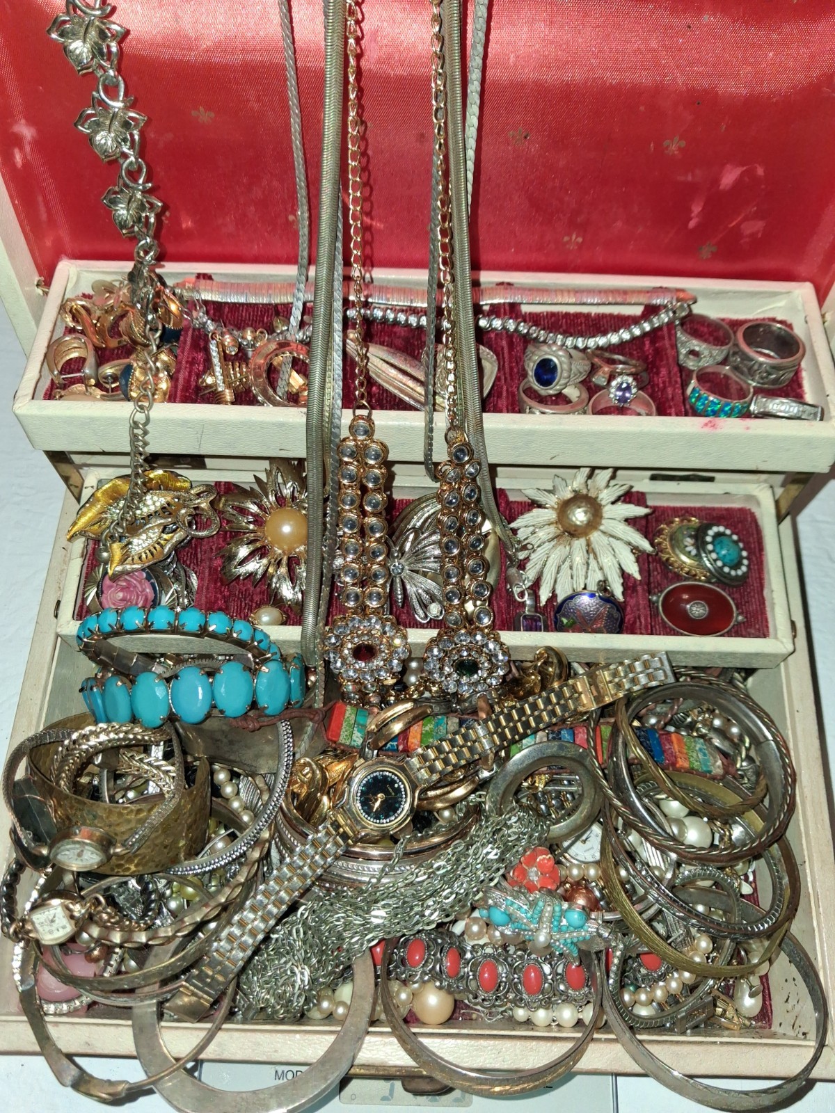 vintage to now jewelry lot unsearched untested