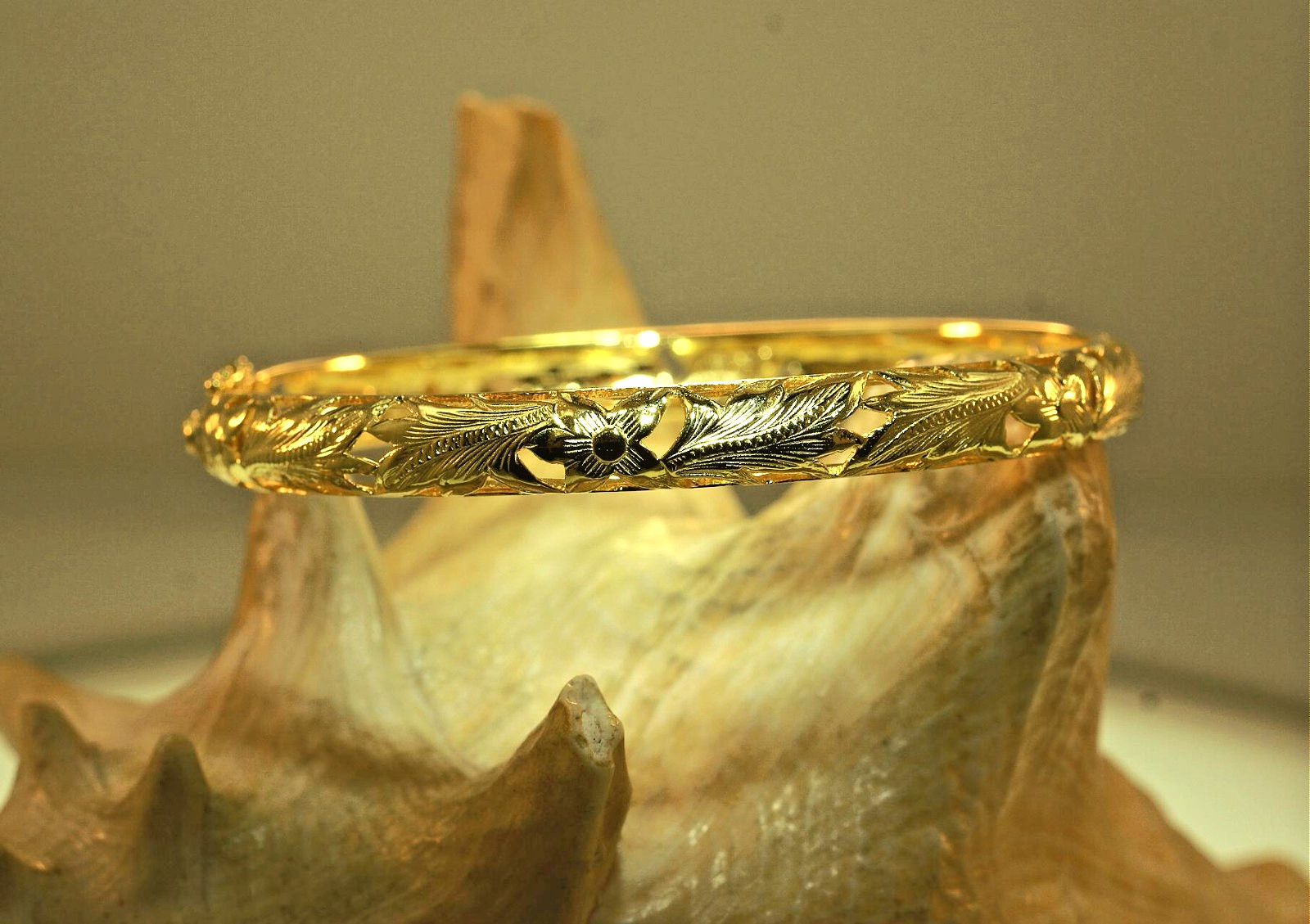 8MM YELLOW GOLD-PLATED 925 STER SILVER PIERCED HAWAIIAN PLUMERIA FERN BRACELET