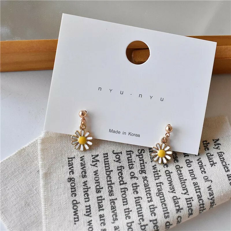 New Small Fresh Daisy Flower Short Earrings Cute Fashion Flower Earrings Dangle