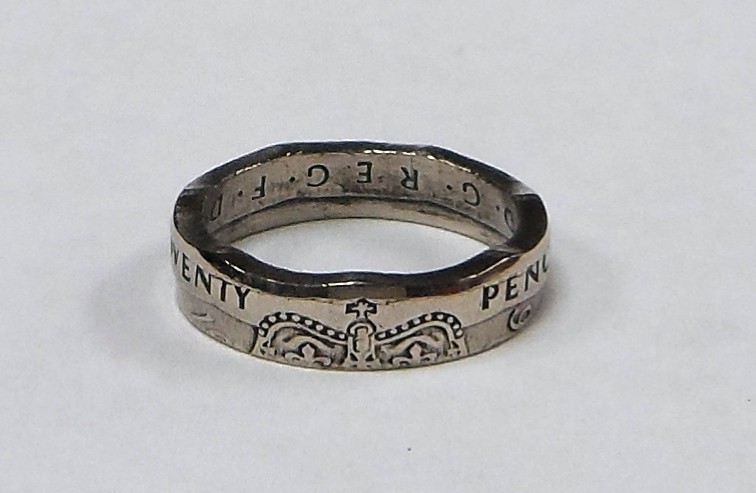 “Sealed” COIN RING MADE FROM GREAT BRITAIN 20 PENCE SIZE 4-8